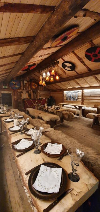 לינה וארוחת בוקר Sosdala Vittfarnas Hird Vikingaby מראה חיצוני תמונה