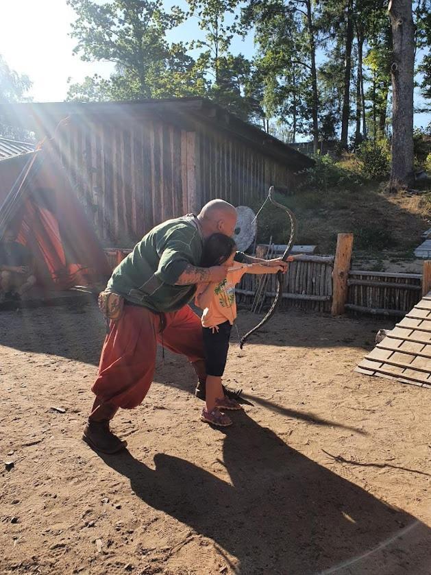 לינה וארוחת בוקר Sosdala Vittfarnas Hird Vikingaby מראה חיצוני תמונה