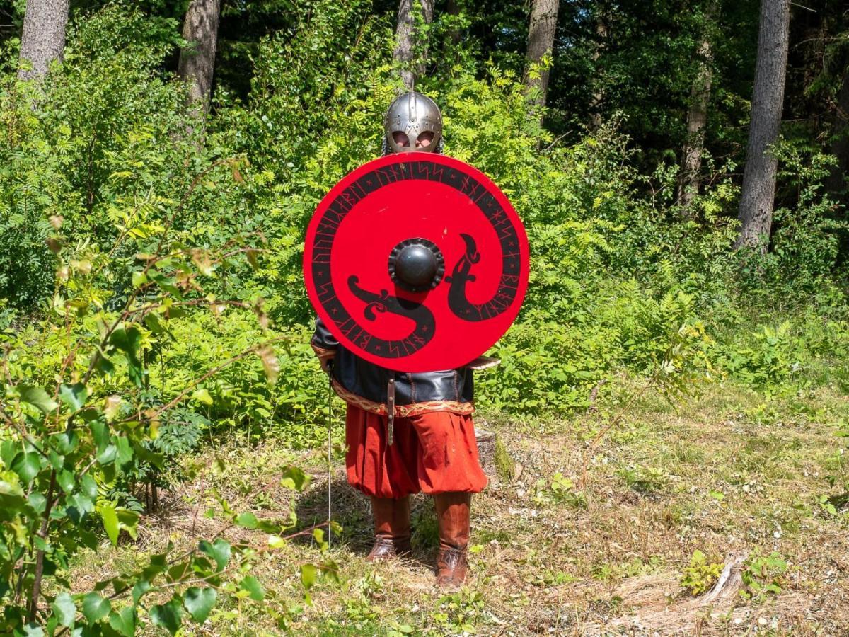 לינה וארוחת בוקר Sosdala Vittfarnas Hird Vikingaby מראה חיצוני תמונה